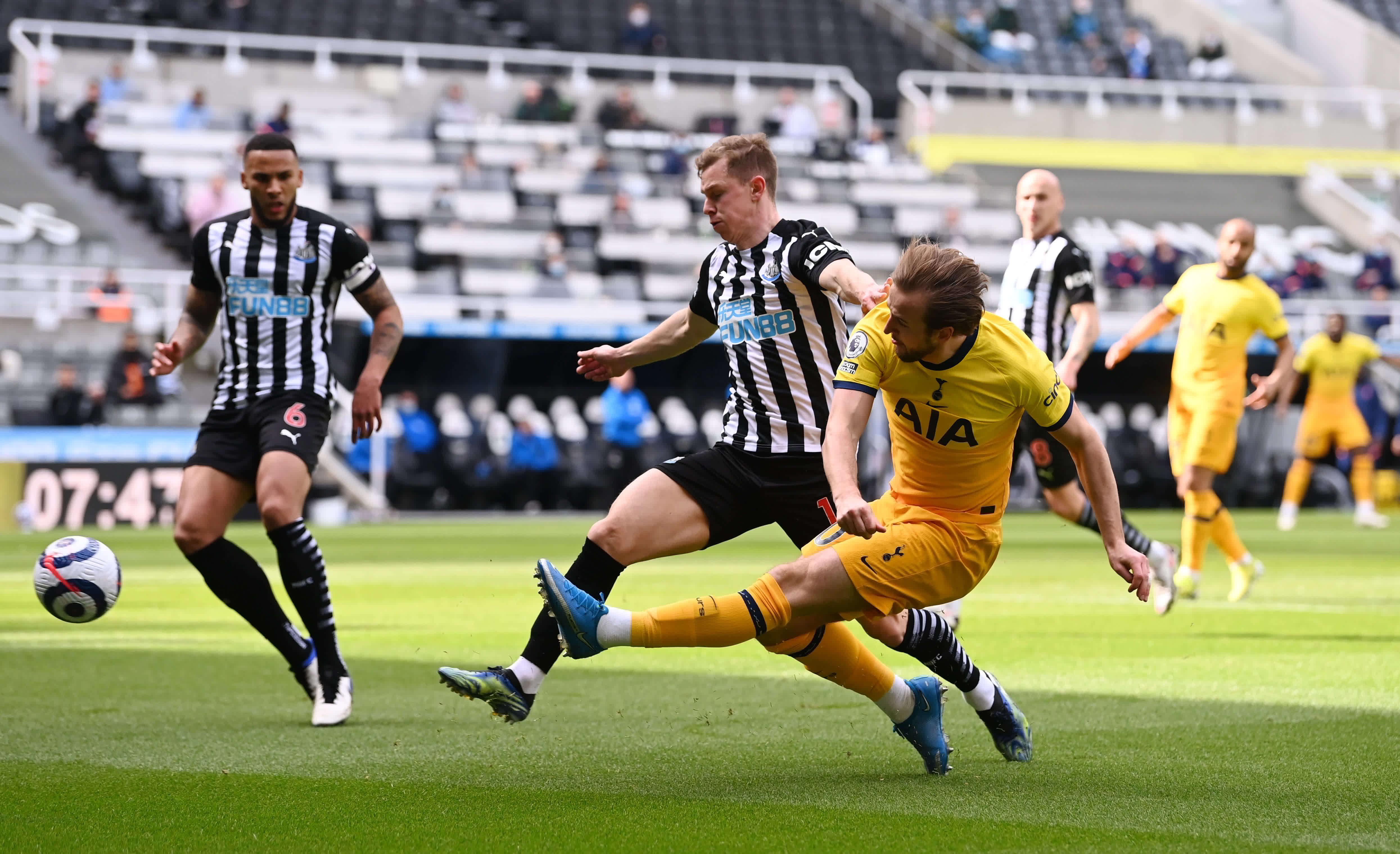 两位选手分 两位选手分